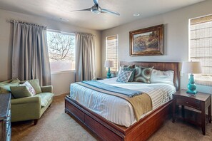 3 bedrooms, iron/ironing board, internet, bed sheets - Resort home with private washer/dryer, shared pool, water park & hot tub (Santa Clara)