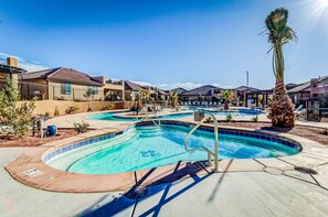 A heated pool - Resort home with private washer/dryer, shared pool, water park & hot tub (Santa Clara)