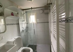 House | Bathroom - Fully Equipped Chalet for 4 People (Overberg)