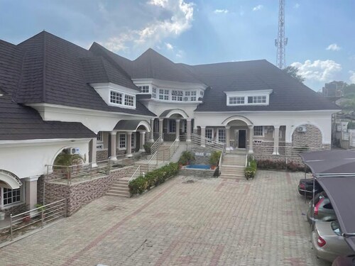 House 919 Suites And Apartments