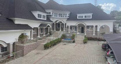 House 919 Suites And Apartments