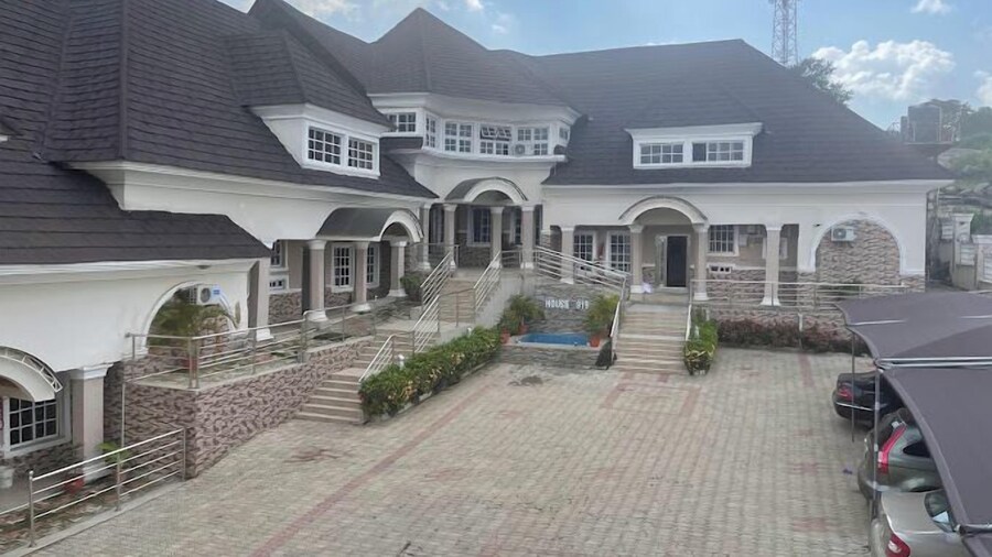 House 919 Suites And Apartments