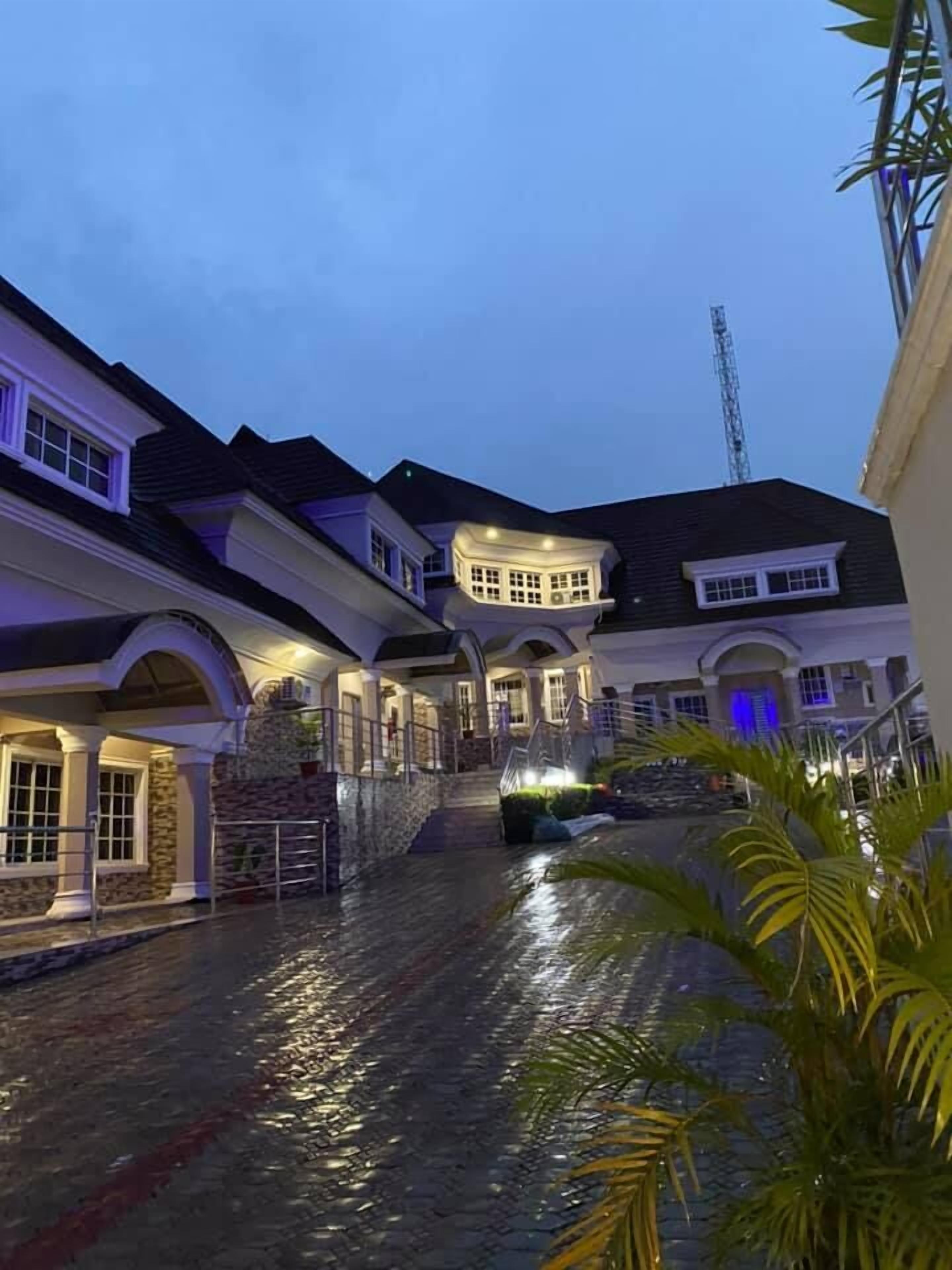 Fachada del alojamiento - Noche