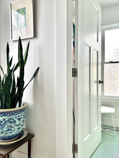 West End's Diamond in the Rough 2-bedroom Apartment with Parking & WiFi