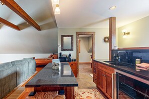 Interior - Spacious studio, dog-friendly, close to recreation, central a/c, TV, wifi (Barnard)