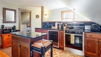 Microwave, oven, stovetop, coffee/tea maker