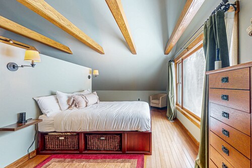 Spacious studio, dog-friendly, close to recreation, central a/c, TV, wifi