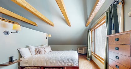 Spacious studio, dog-friendly, close to recreation, central a/c, TV, wifi