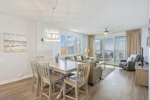 Condo, nhiều giường (Beach Colony Resort East 11A) | Nội thất