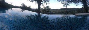 Piscina a l'aire lliure i piscina climatitzada