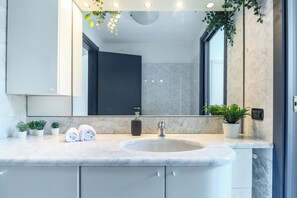 Hair dryer, bidet, towels, soap - Blue loft in the heart of Milan, only three Metro stops from Duomo! (Milano)