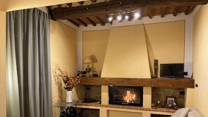 Living area - Villa Torre S.Andrea, large and typical rustic house with private pool and view (Capannori)