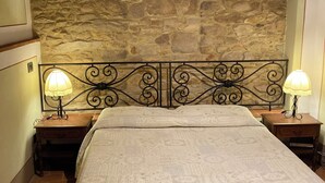 Room - Villa Torre S.Andrea, large and typical rustic house with private pool and view (Capannori)