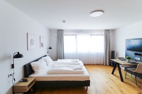 1 bedroom, travel cot, WiFi, bed sheets. Großzügiges Apartment im 1.OG mit Lift in Berlin
