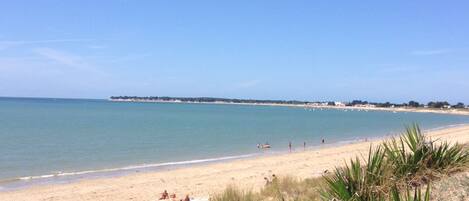 Plage à proximité, chaises longues
