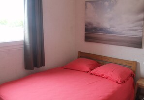 3 Schlafzimmer, Reisekinderbett