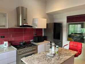 Standard Apartment, Balcony, City View | Private kitchen | Fridge, microwave, oven, stovetop - Souz Suites and Apartments (Lekki)