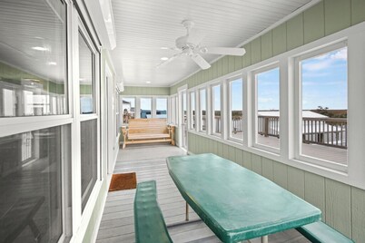 Redfish Retreat Fishing Camp - On Water - Private Boat Launch; Sleeps 12