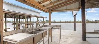 Redfish Retreat Fishing Camp - On Water - Private Boat Launch; Sleeps 12