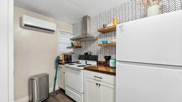 KylskÄp, mikrovÄgsugn, ugn och spishÀll