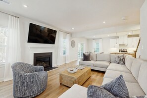 Télévision, cheminée, baby-foot