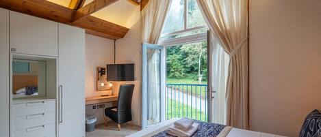 2 bedrooms, bed sheets