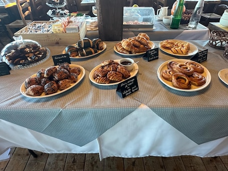 Free daily buffet breakfast