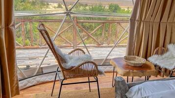 1 dormitori, espai de treball apte per a portàtils i roba de llit