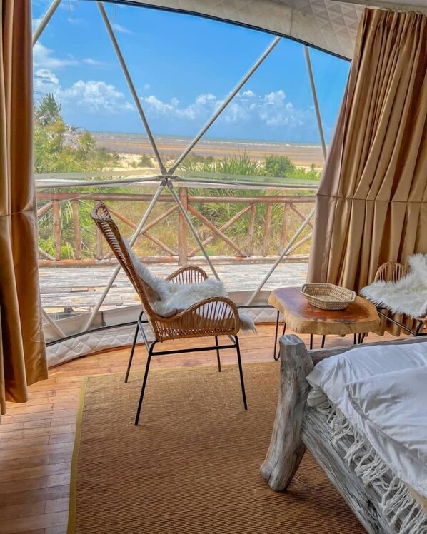 1 개의 침실, 노트북 작업 공간, 침대 시트