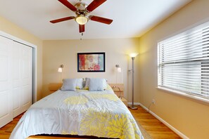 2 bedrooms, Internet, bed sheets - Inviting Condo with pool, tennis court and close to Coligny Plaza and Beach (Hilton Head)