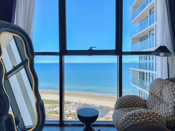 Deluxe-Apartment, 1 Schlafzimmer, Balkon, Meerblick | Bettwäsche aus ägyptischer Baumwolle, hochwertige Bettwaren