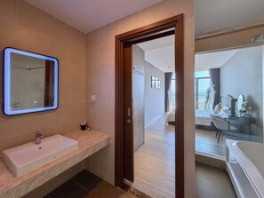 Deluxe Apartment, 2 Bedrooms, Balcony, Ocean View | Bathroom | Shower, rainfall showerhead, designer toiletries, hair dryer