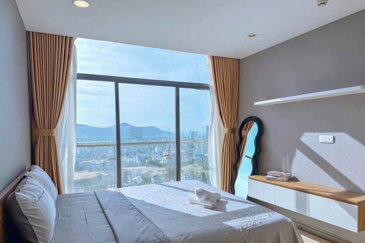 ดีลักซ์อพาร์ทเมนท์, 1 ห้องนอน, ระเบียง, วิวเมือง | ผ้าปูที่นอนฝ้ายอียิปต์, เครื่องนอนระดับพรีเมียม, เตียงเมมโมรีโฟม