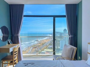 Deluxe-Apartment, 2 Schlafzimmer, Balkon, Meerblick | Bettwäsche aus ägyptischer Baumwolle, hochwertige Bettwaren