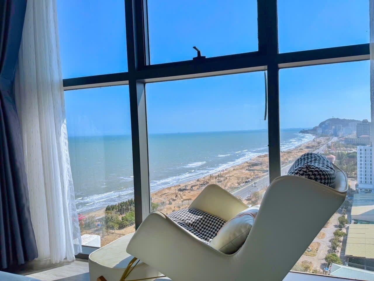 Deluxe Apartment, 2 Bedrooms, Balcony, Ocean View | Egyptian cotton sheets, premium bedding, memory foam beds