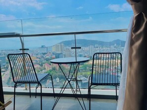 Apartment, 1 Bedroom, City View | Balkoni