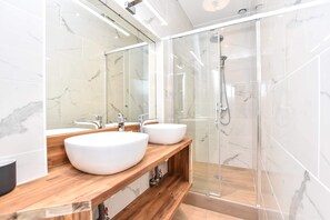 Shower, hair dryer, towels - Charmant appartement - 3BR/8P - South Pigalle (Paris)