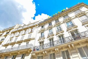 Exterior - Charmant appartement - 3BR/8P - South Pigalle (Paris)