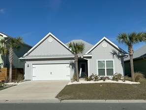 Exterior - Coastal Dreamer-Family Friendly, 2 Kitchens, Golf Cart Included, Close to Beach (Port St. Joe)