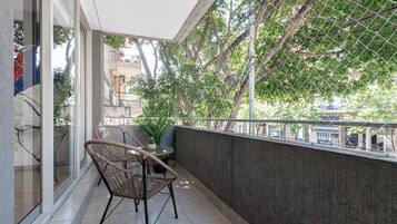 Departamento Confort, balcón, vista a la ciudad | Terraza o patio