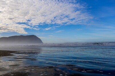 Spacious family friendly home, one block to the beach, with WiFi and game room