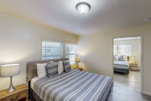 4 makuuhuonetta, silitysrauta/-lauta, internet, vuodevaatteet