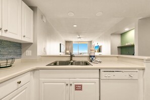 Private kitchen - Majestic Beach Towers 2-1002 (Panama City Beach)