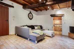 TV - Two Bedroom Apartment (Castel San Pietro)