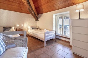 3 bedrooms, WiFi, bed sheets