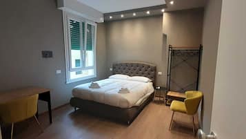 Deluxe Double or Twin Room | In-room safe, desk, iron/ironing board, free WiFi
