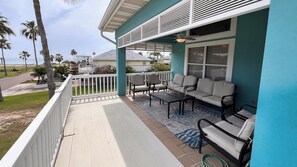Maison, Plusieurs lits, accès à la piscine, vue partielle sur l'océan (Tranquil Turquoise Retreat) | Terrasse/patio