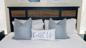 Maison, plusieurs lits, accès piscine, vue partielle sur l'océan (Tranquil Turquoise Retreat) | 3 chambres, décoration personnalisée, ameublement personnalisé