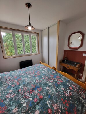 3 bedrooms, iron/ironing board, free WiFi, bed sheets - Gîte le Normandy chou (Noues de Sienne)