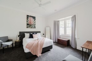 2 bedrooms, desk, iron/ironing board, WiFi